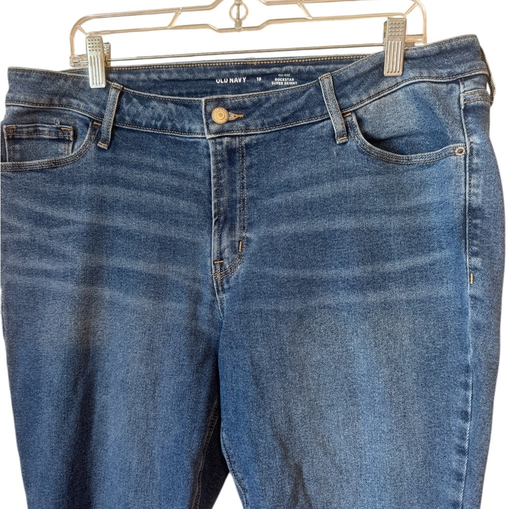 OLD NAVY Women's mid rise super skinny jeans. Size: 18    #2 - Picture 2 of 6